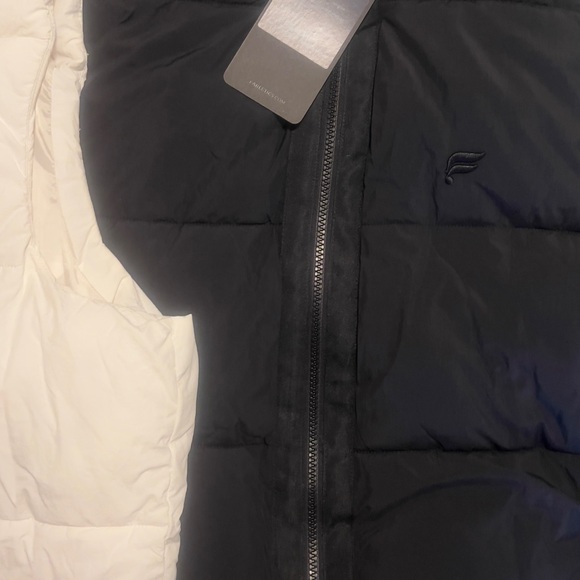 The essentially puffer vest - Picture 7 of 7